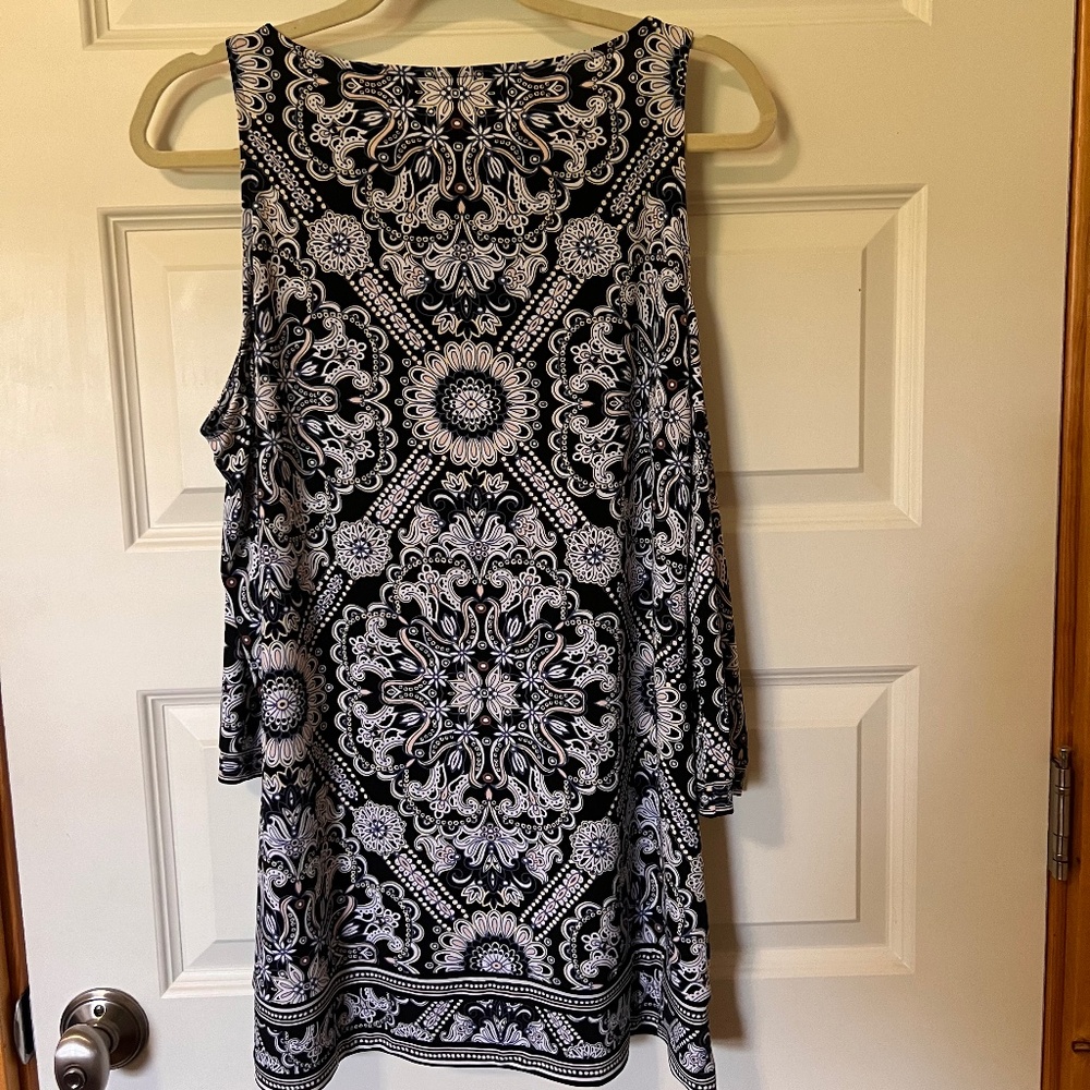 WHITE HOUSE BLACK MARKET Top